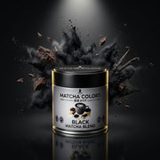 Hero de campaña de Black Matcha Blend: lata con explosión de color sobre fondo de marca - imagen firma IA