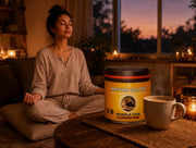Mujer meditando al anochecer junto a una lata de Masala Chai Caffeine Free de Matcha Colors con velas y una taza de chai - campaña IA