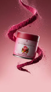 Póster vertical con un remolino de polvo rosa alrededor de la lata de Pink Matcha Blend de Matcha Colors - campaña IA