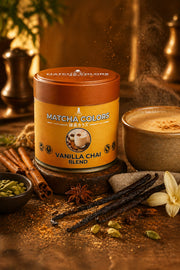 Vanilla Chai Blend con latte cremoso en ambiente cálido y especias